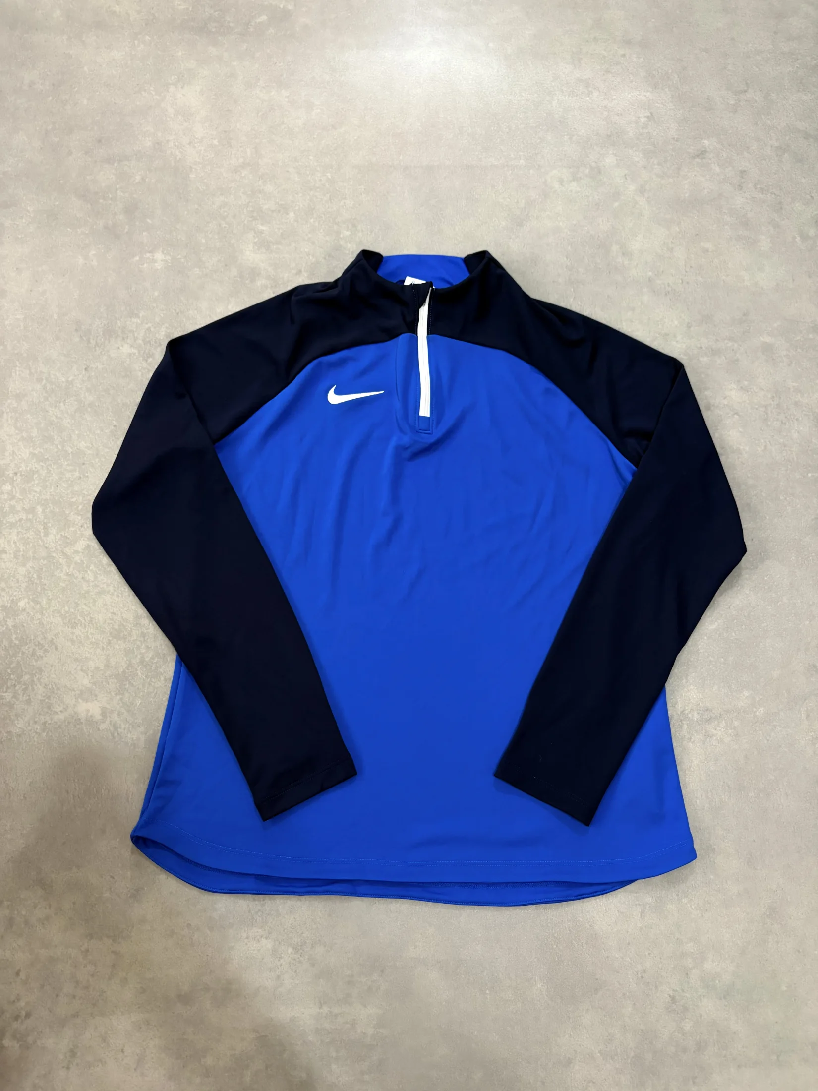 Nike M
