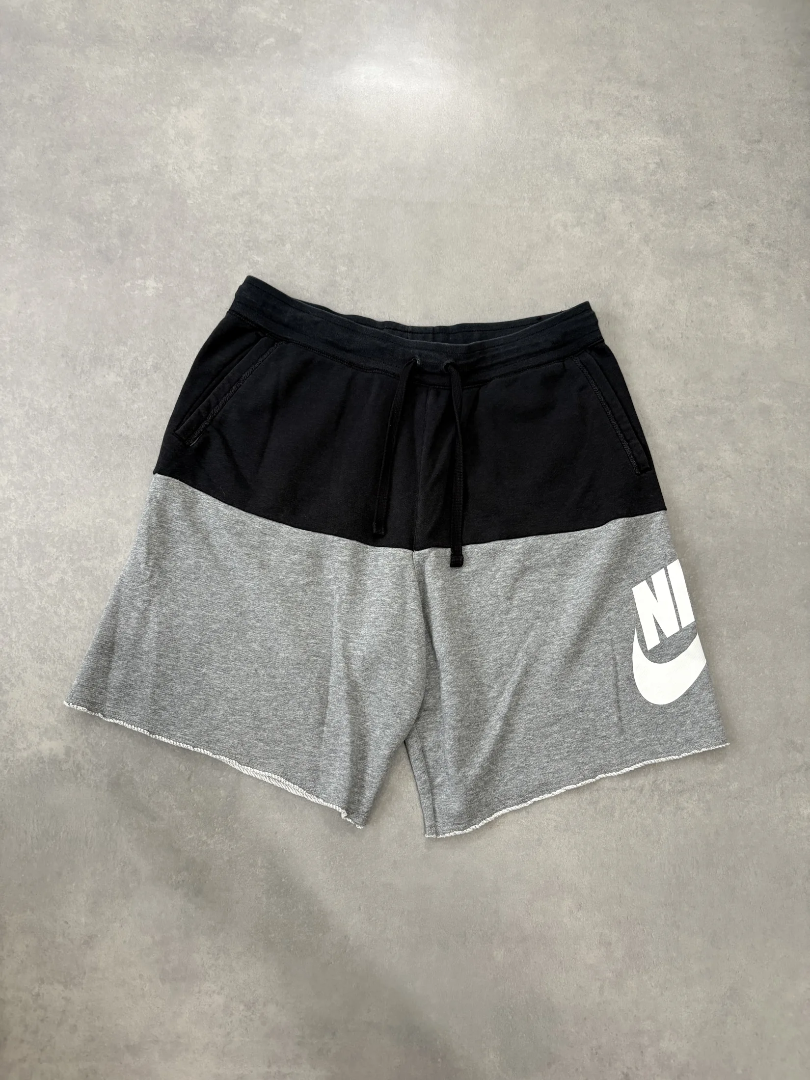 Nike L