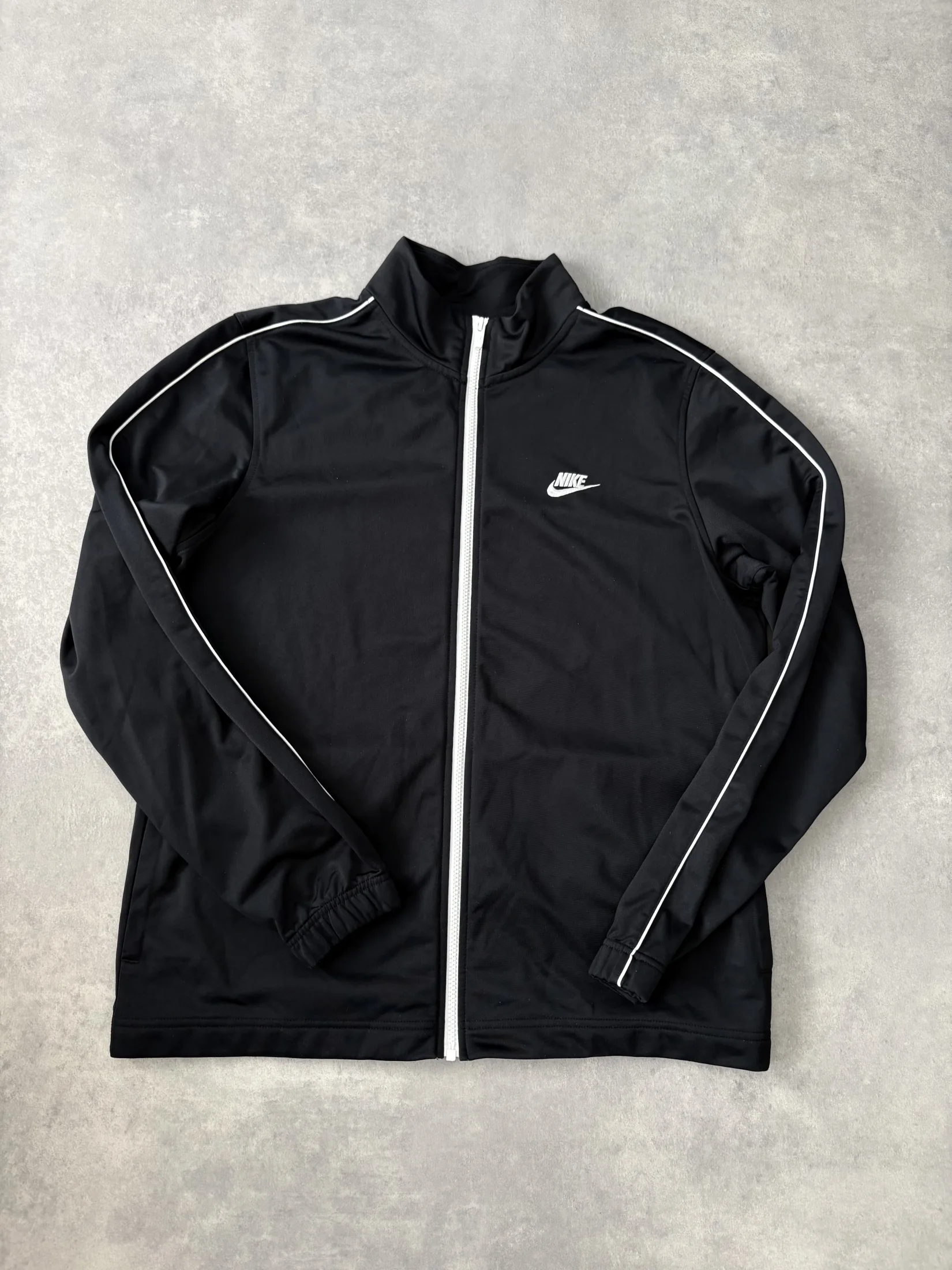 Nike L