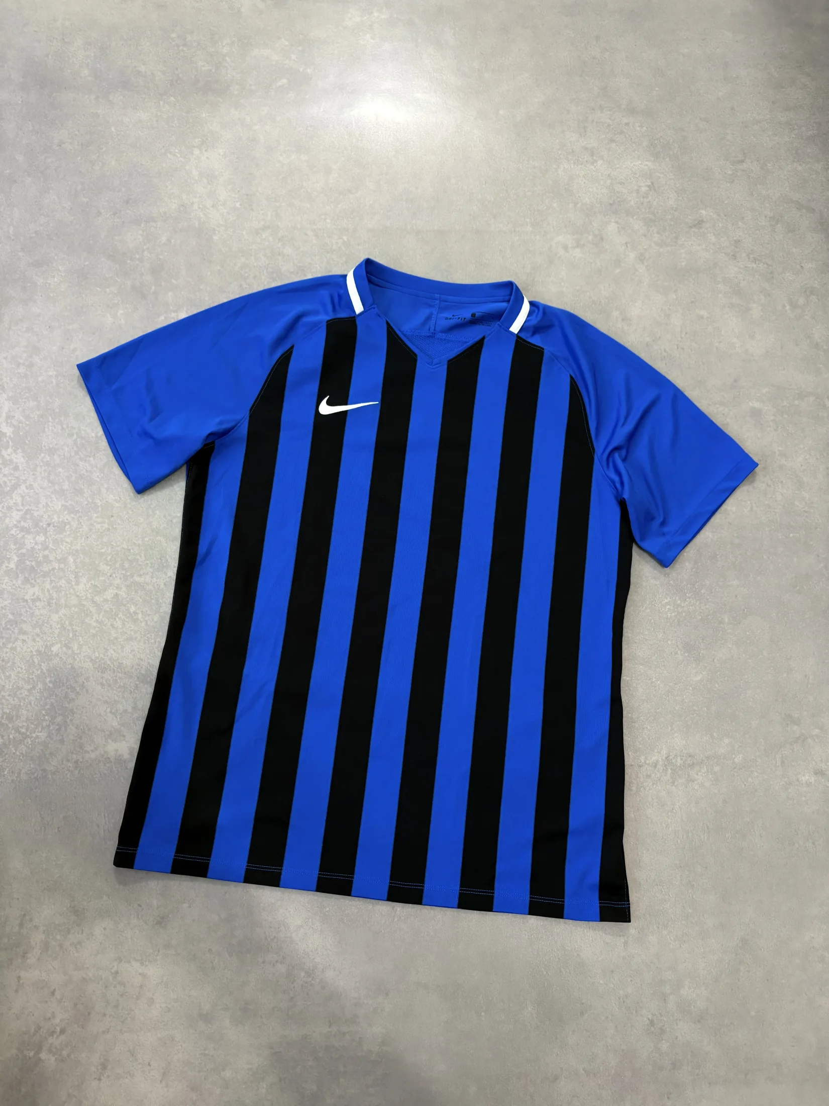 Nike L