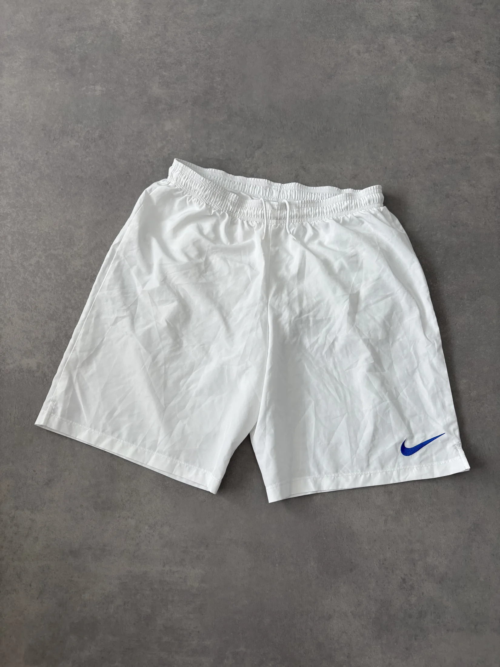 Nike L