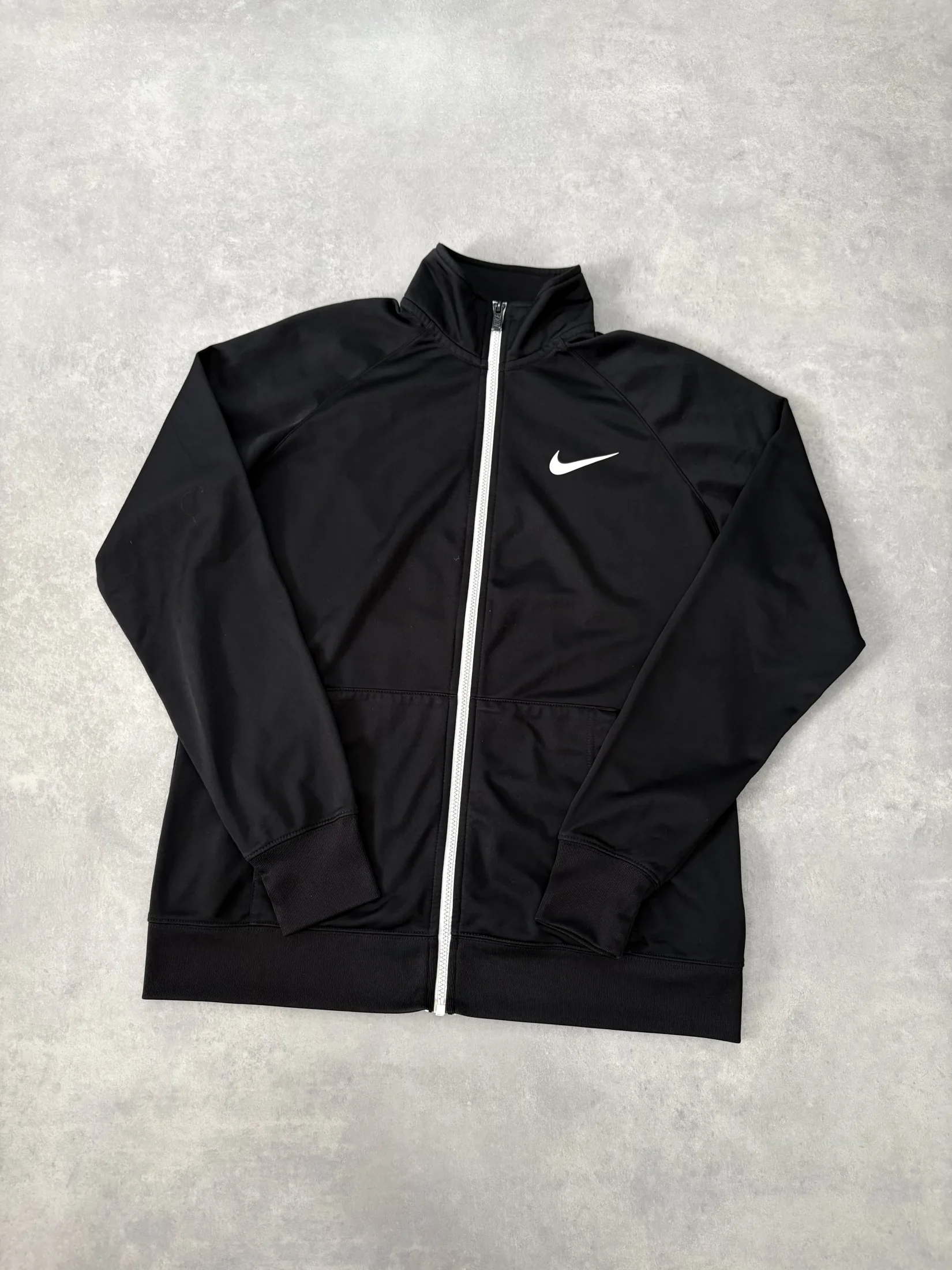 Nike L