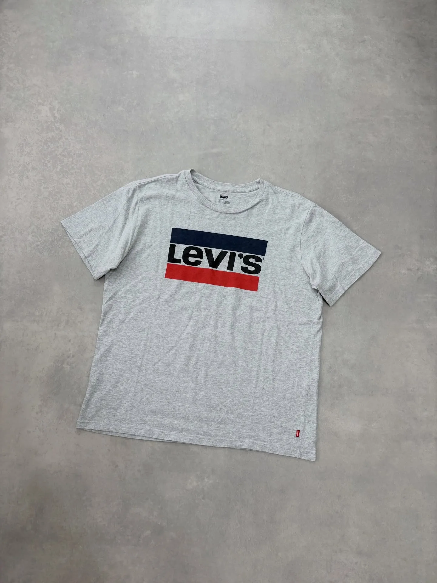Levis L